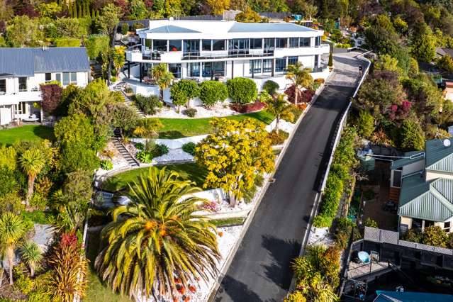 Coastal Luxury, Minutes from the City