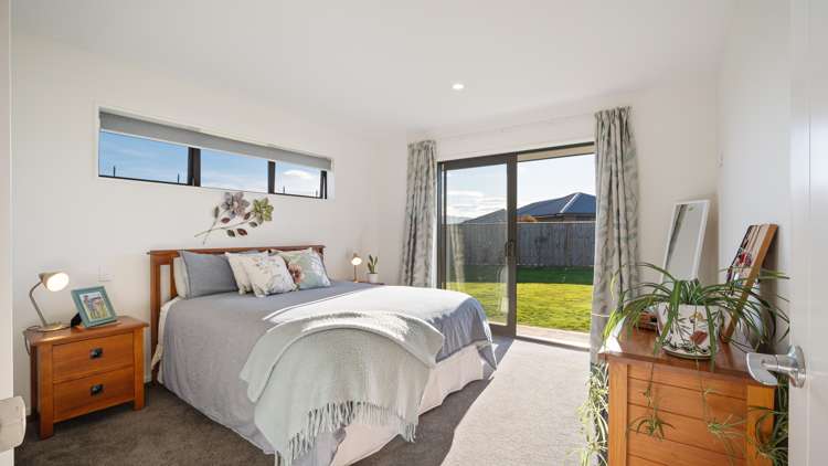 1 Fantail Avenue Amberley_12