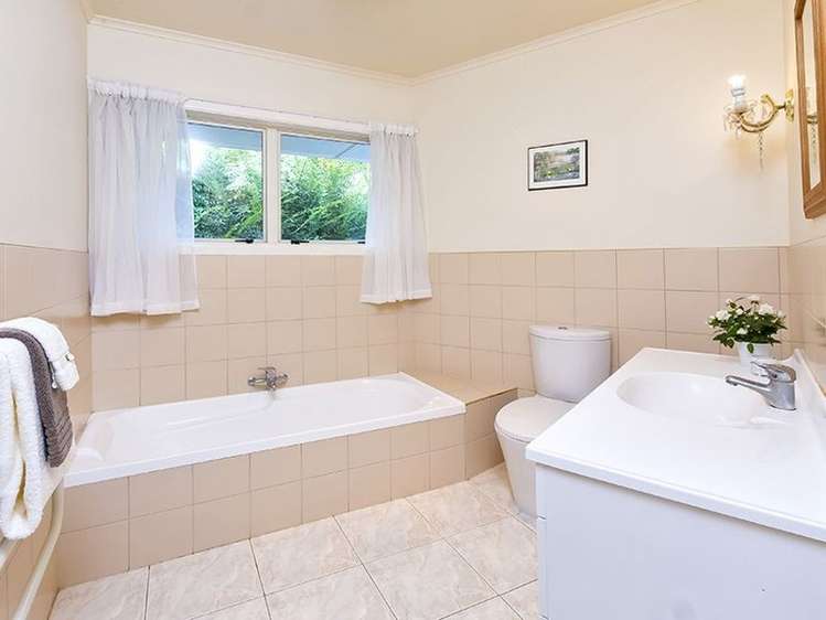 90 Beach Road Mellons Bay_11