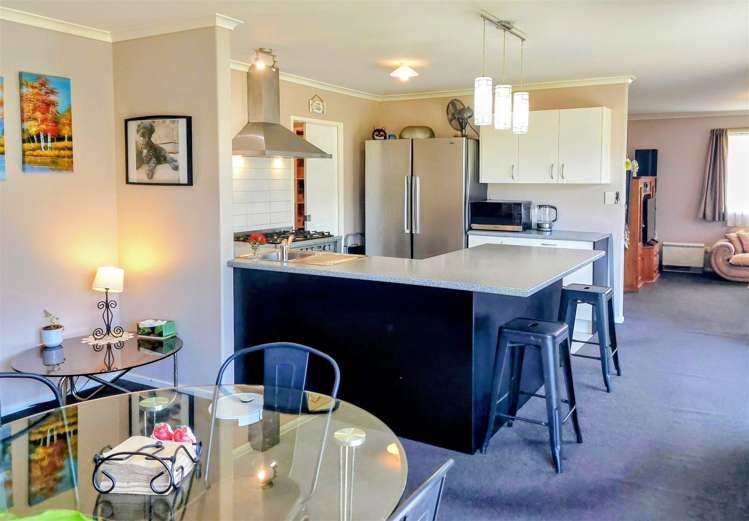 8 Muirfield Rise Te Kamo_10