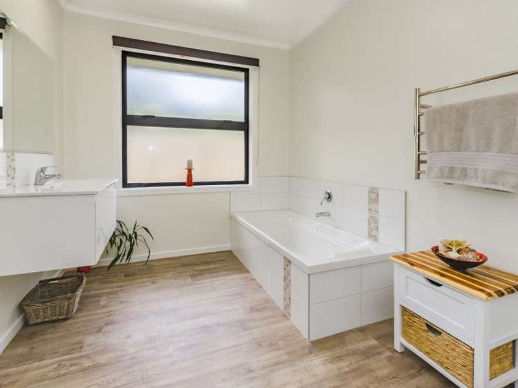 23 Waipunahau Road Waikanae_12