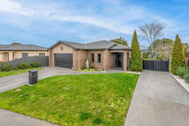 Stylish living in Northwood