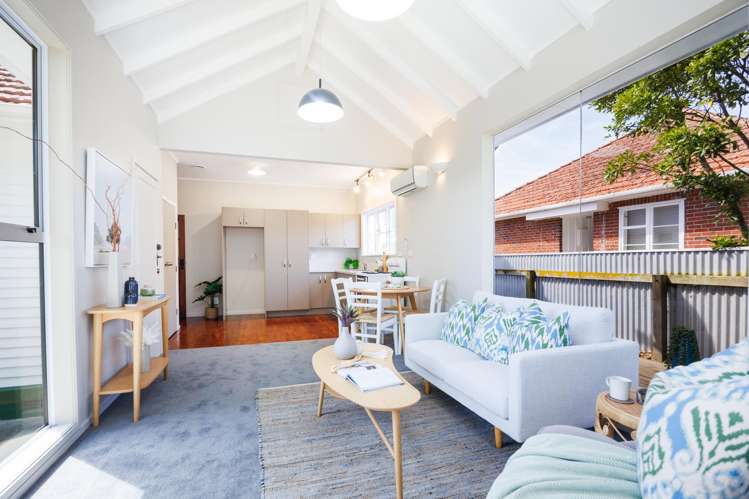 258 College Street West End_6