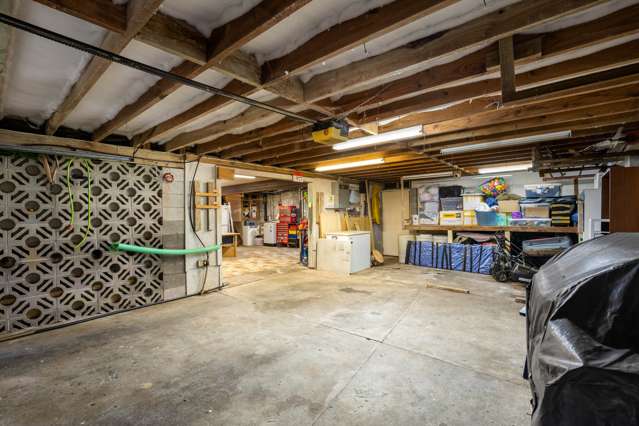 SUNNY, SPACIOUS, GREAT GARAGING PLUS WORKSHOP!