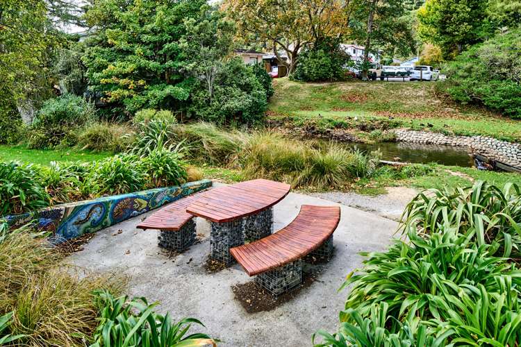 281 Riverside Drive Waterloo_18