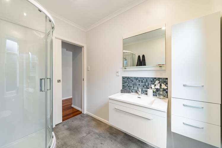 44 Gurney Road Kelson_16