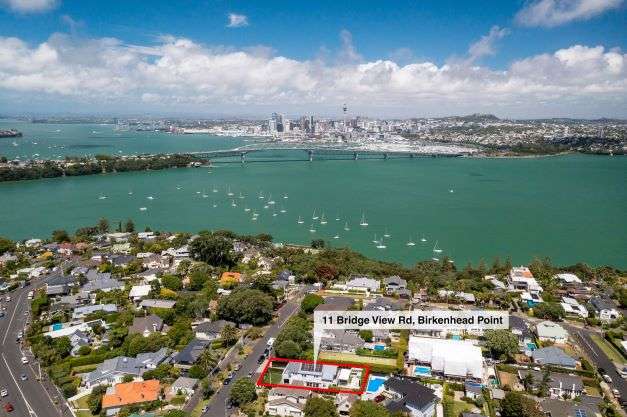 11 Bridge View Road in Birkenhead Point, Auckland