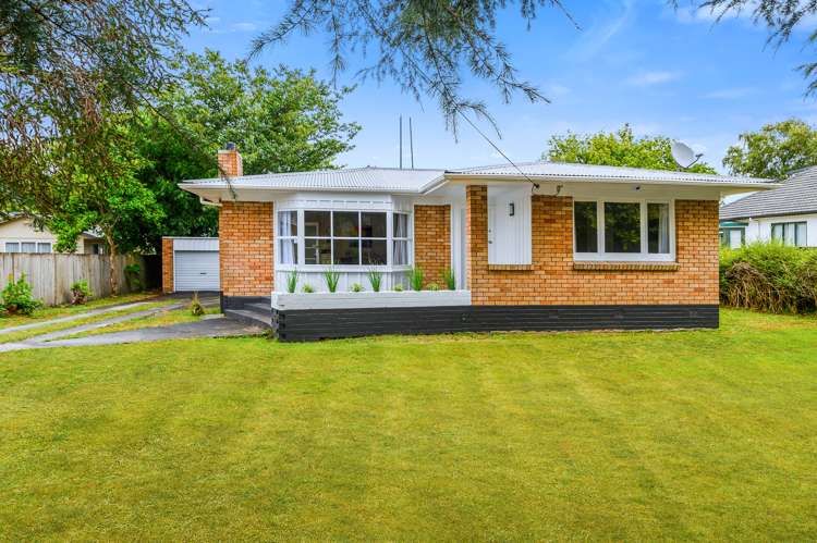 166 Clayton Road Mangakakahi_12