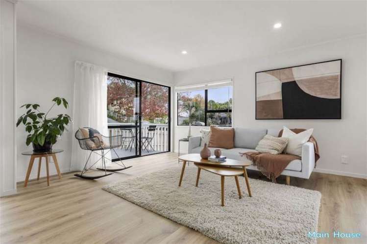 8 & 8A Kupari Place Totara Vale_10