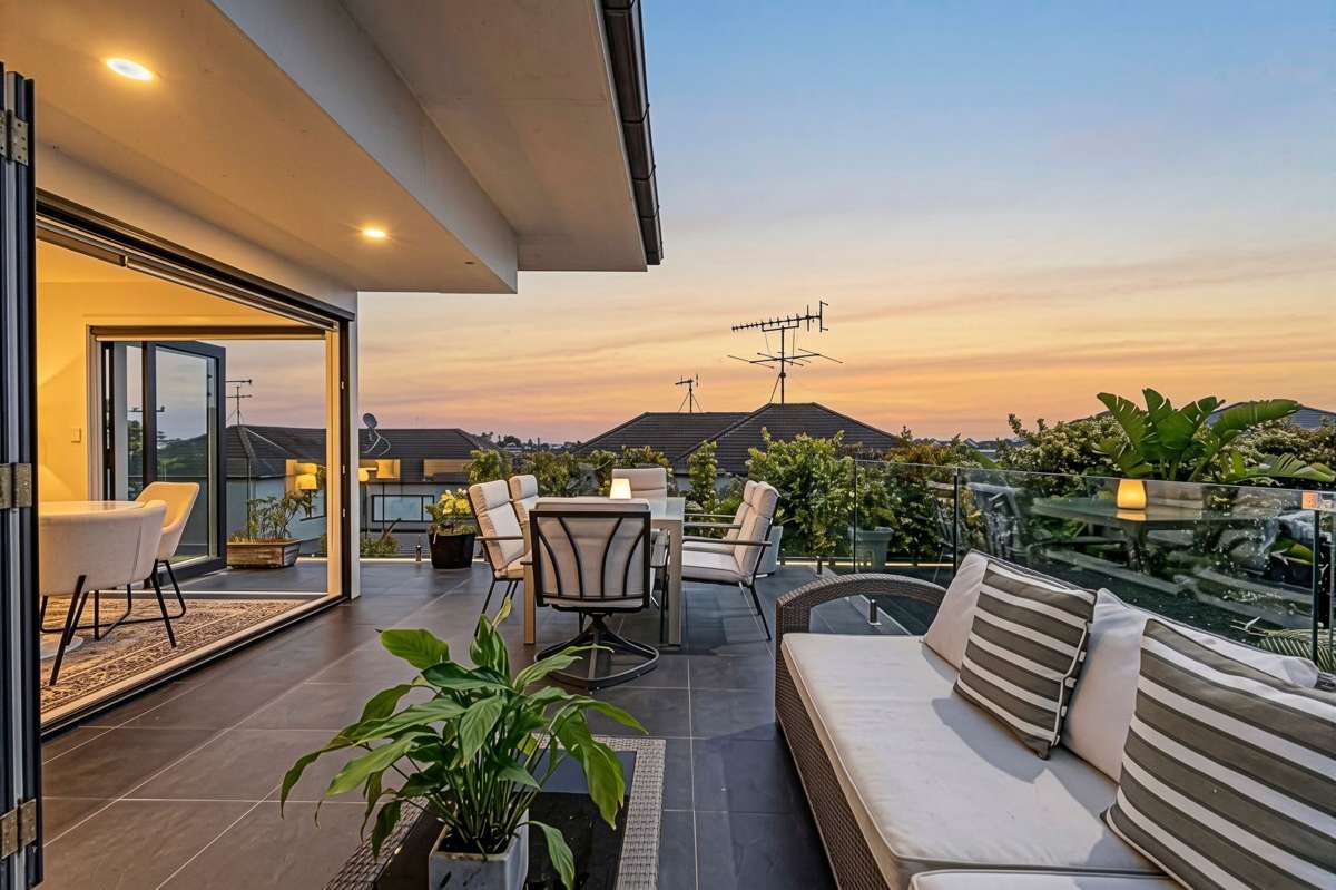 11 Waiatarua Road_4
