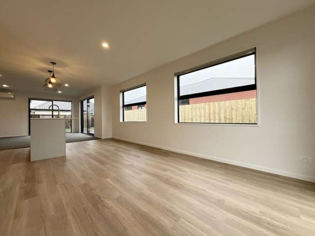 26 Accadia Drive 11103_3