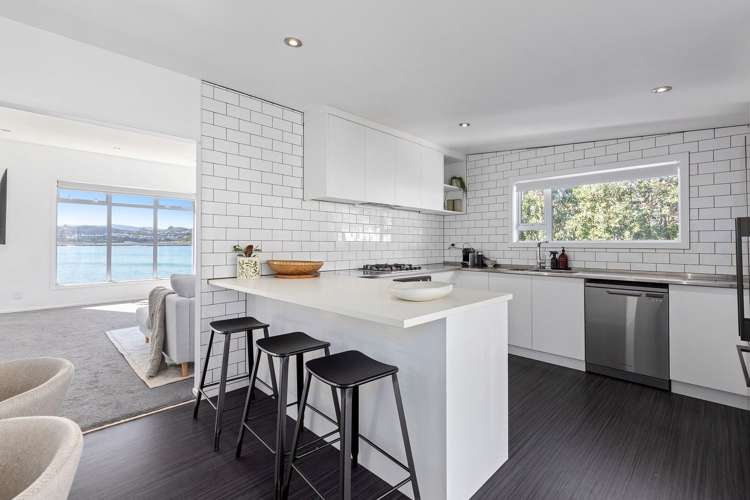 277 Queens Drive Lyall Bay_9