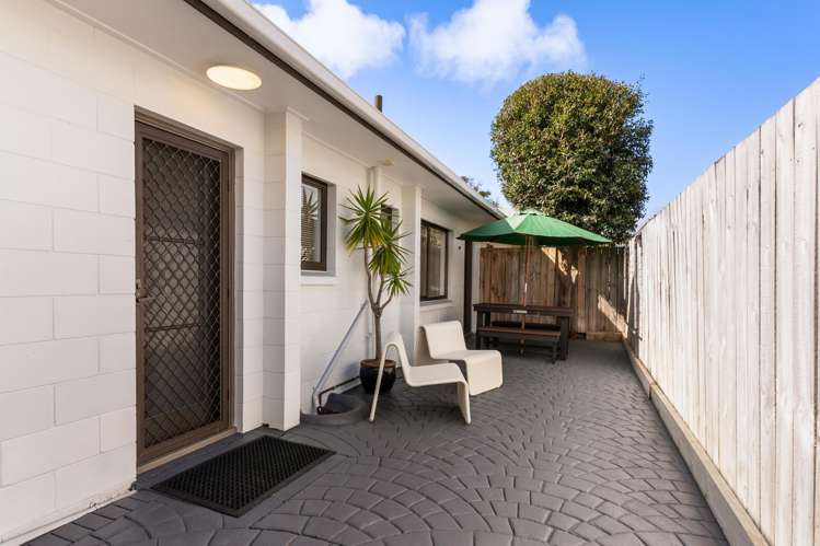 1/6 Pokapu Street Titirangi_21