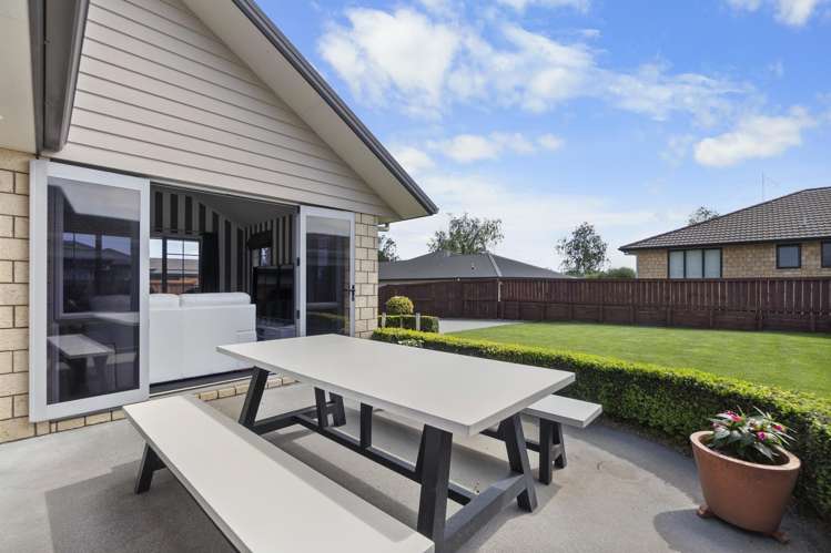 17 Farleigh Close Huntington_18