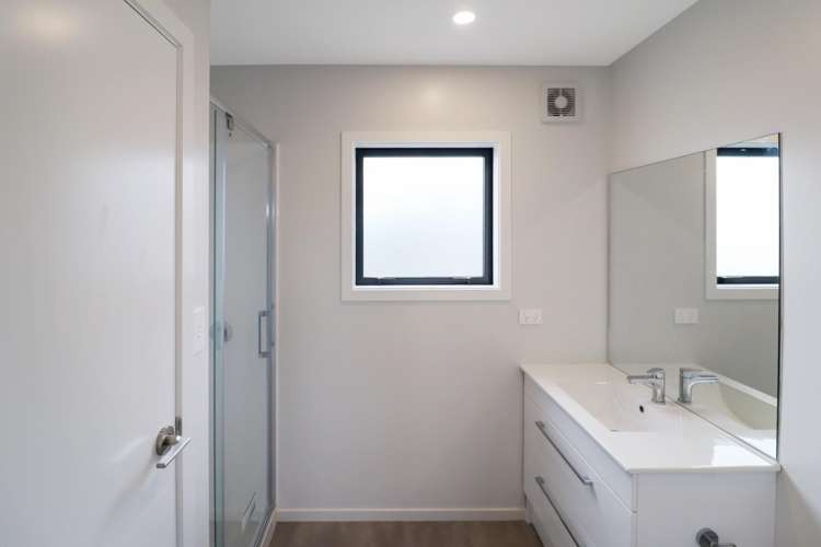 C/137 Whites Line East 1369_12