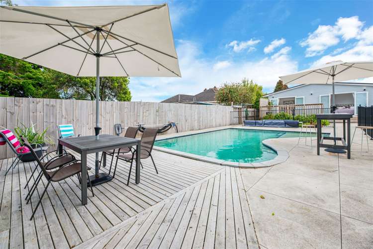 25 Tiroroa Avenue Te Atatu South_20