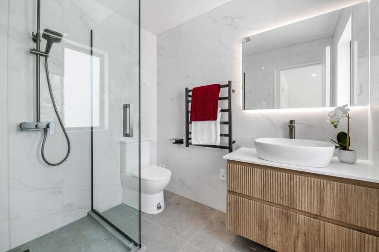 8 Hing Street Flat Bush_24