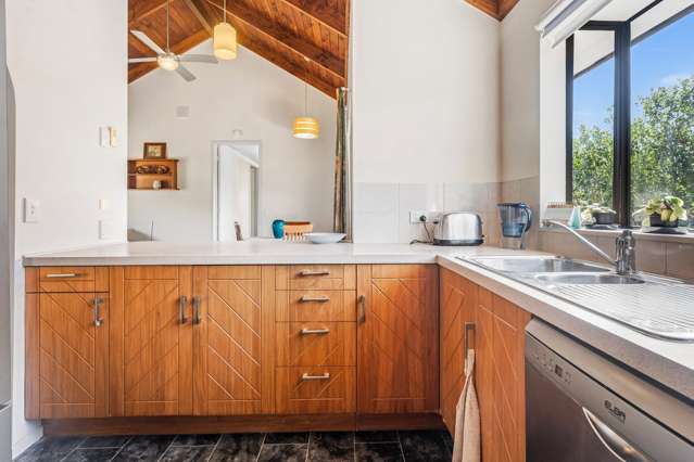 98 Fairway Drive Te Kamo_3