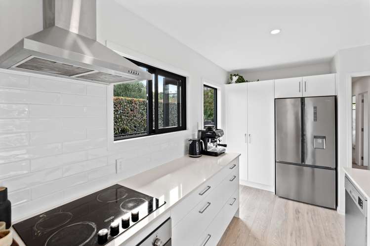 85b Rosario Crescent Red Beach_10