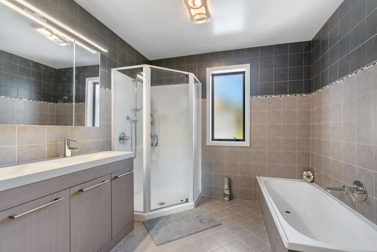 14 Dundas Road Riverside_38