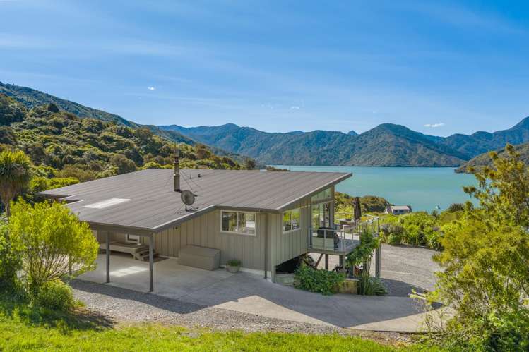 784a Queen Charlotte Drive_2