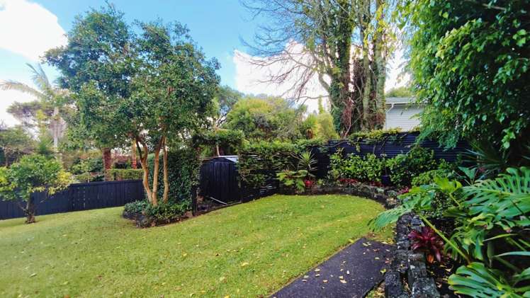 21 Rosecamp Road Beach Haven_19