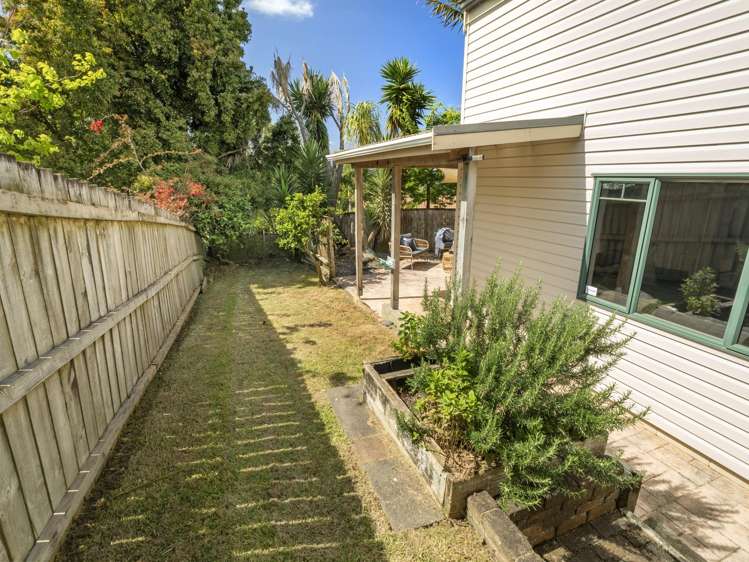 2/62 Target Road Totara Vale_27