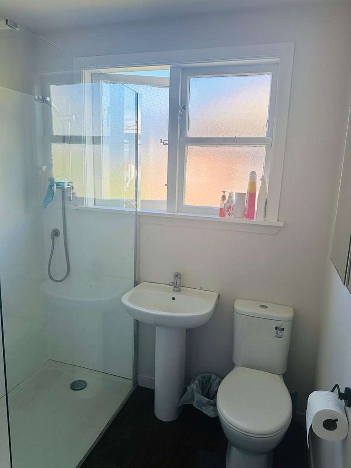2 bedroom house available for rent 4