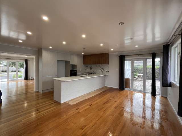 4 beds 1 bath 1 toilet House in Pt England - Rent includes water