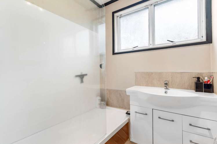 593 East Coast Road Browns Bay_13