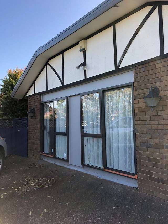 Botany Downs, quiet street, convenient location.