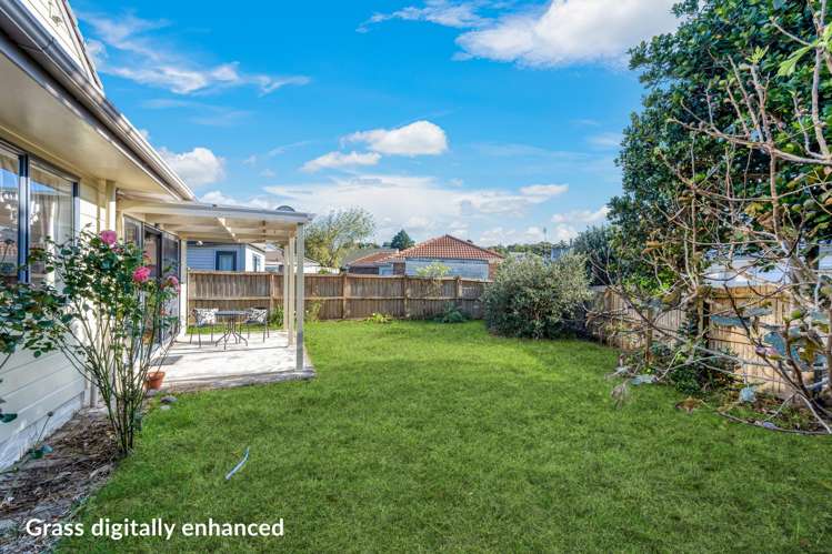 2/9 Bernie Edwards Place Botany Downs_15