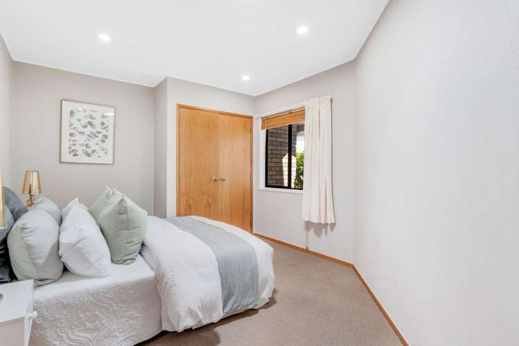 6 Dorrington Place Eastern Beach_17