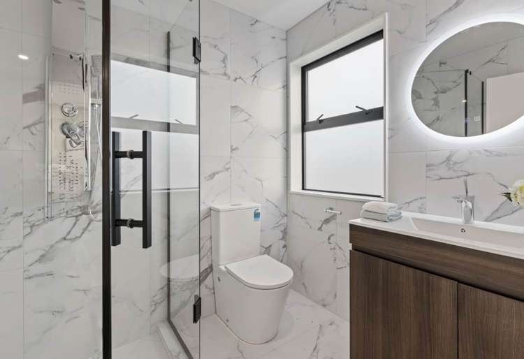 12 Woodacre Street Flat Bush_13