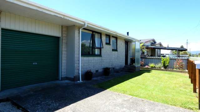 Low maintenance - great location