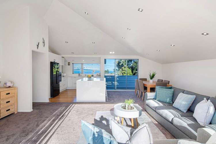 2/19 Toroa Street Torbay_4