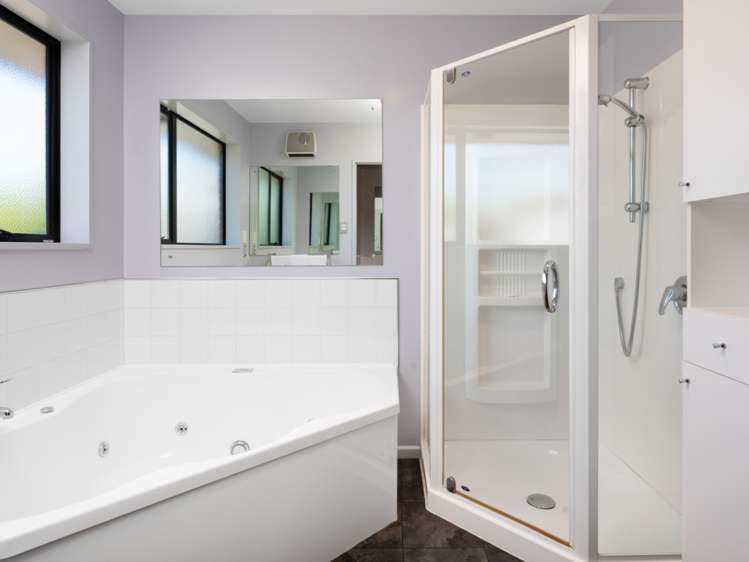 8 Edgewater Place Rarangi_13