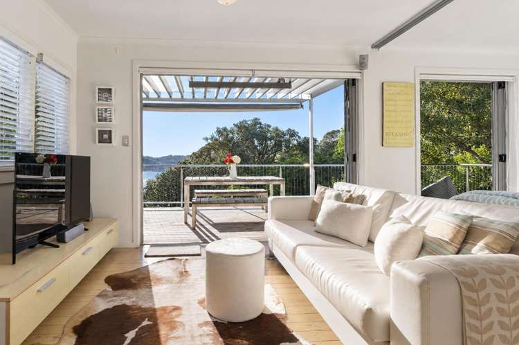 70 Burrell Road Oneroa_17