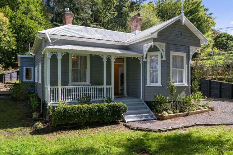 8 Banks Lane Waikino_14