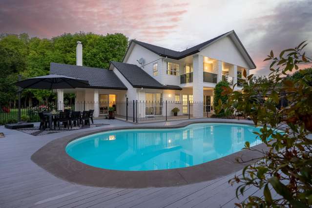 Walk into Hillcrest from this home