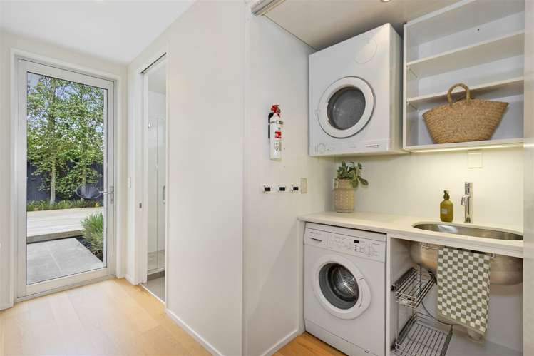 70 Office Road Merivale_17