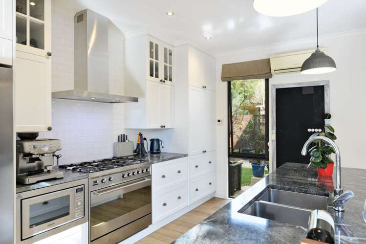 205 Kyle Road Greenhithe_8