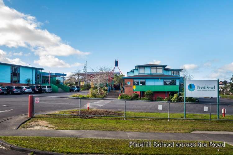 C21/71 Spencer Road Oteha_16