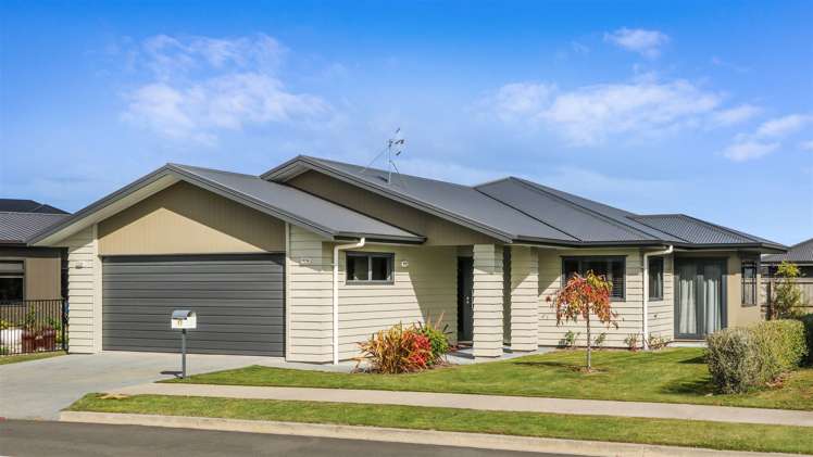 17 Noumea Drive Rangatira Park_13