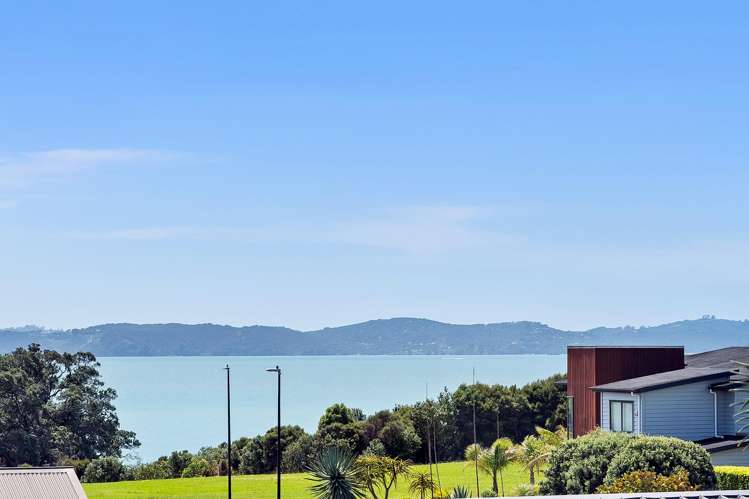 32 Defender Crescent Beachlands_23