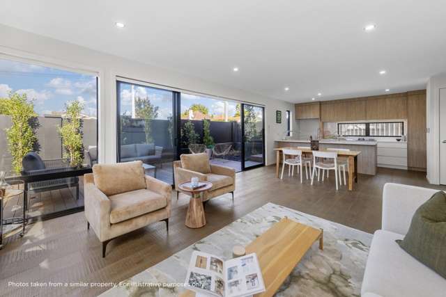 Near new, freehold, bespoke home, move in tomorrow