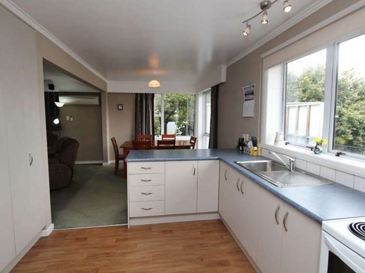 5 Queens Drive Allenton_6