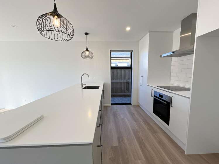 22 Silvergrass Way 11103_5