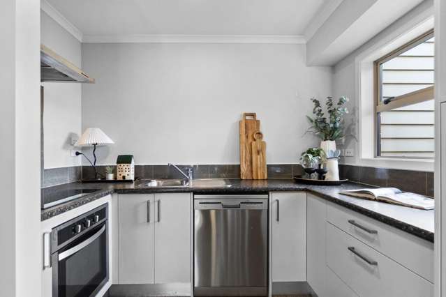 2/52 Cook Street 1074_1