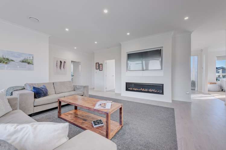 5 Defender Crescent Beachlands_7